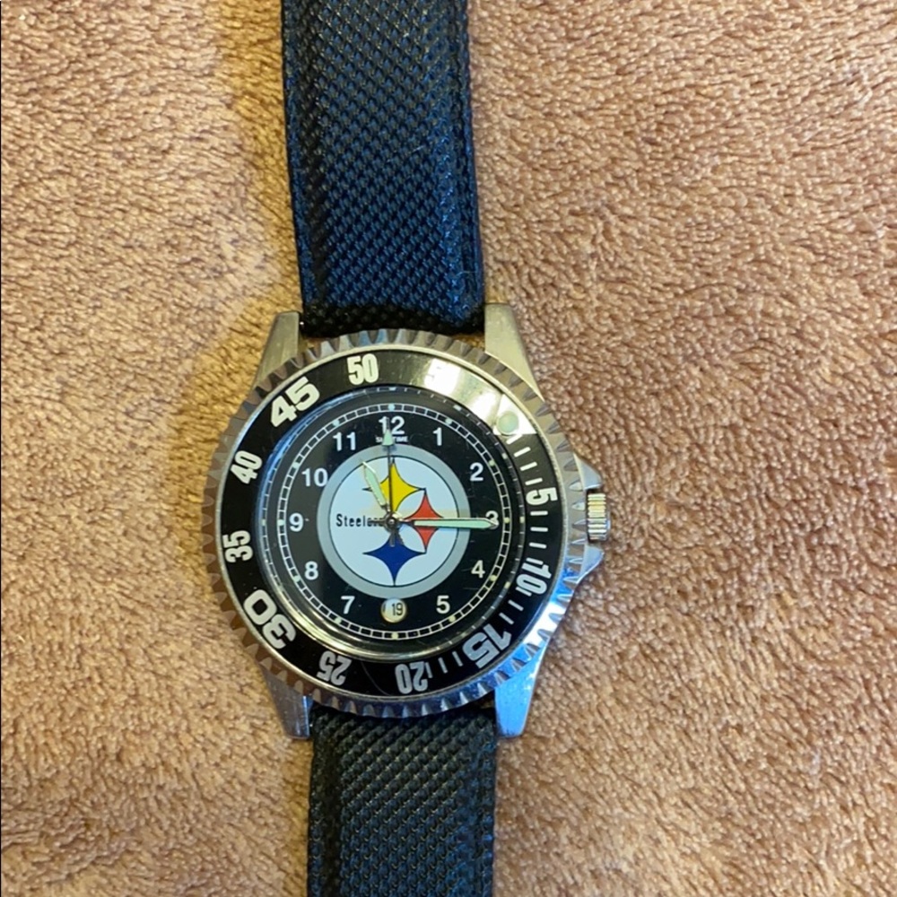 Steelers watch new with out tags